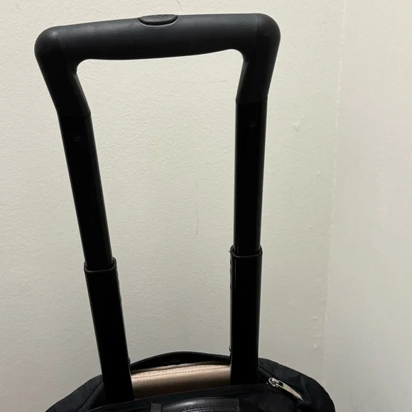 Tumi Black Nylon Carry On Luggage Suitcase 2 Wheels - Picture 4 of 13